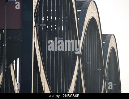 Amburgo, Germania. 06th Feb, 2023. La struttura in acciaio del Ponte nuovo Elba sul Norderelbe. Credit: Soeren Stache/dpa/Alamy Live News Foto Stock