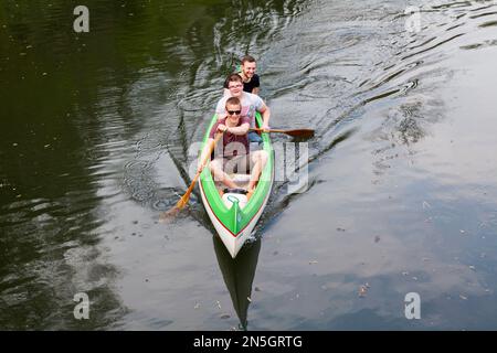 Canoa sul fiume Diemel, Trendelburg, Weserbergland, Assia, Germania, Europa Foto Stock