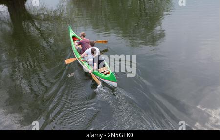 Canoa sul fiume Diemel, Trendelburg, Weserbergland, Assia, Germania, Europa Foto Stock