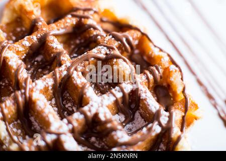 Una cialda, citata anche con le parole straniere cialda, cialda, cialda o cialda, è una tipica colazione belga e francese del nord. Foto Stock