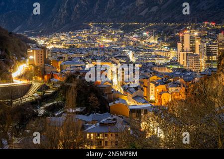 Vista notturna di Andorra la Vella, Andorra Foto Stock