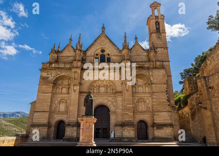 Facciata della Real Colegiata de Santa María la Mayor, una chiesa colonnare collegiata. Antequera, provincia di Malaga, Andalusia, Spagna. Foto Stock