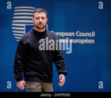 BRUXELLES - il presidente ucraino Volodimir Zelensky arriva per il primo giorno di un vertice UE inserito. La riunione discuterà, tra l'altro, del sostegno dell'UE all'Ucraina e dei crescenti problemi di migrazione in Europa. ANP JONAS ROOSENS olanda fuori - belgio fuori Foto Stock