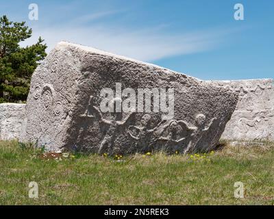 Stecci tombe medievali cimitero Dugo Polje a Blidinje, BiH. Sito UNESCO. Luogo di interesse storico. Foto Stock