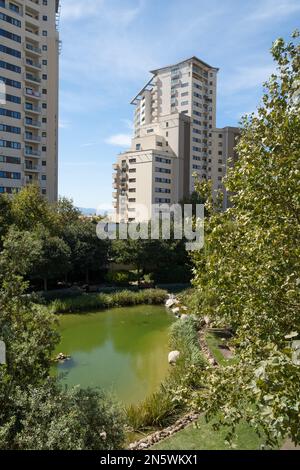 Il parco paesaggistico del Commonwealth a Gibilterra. Situato all'interno delle antiche mura della città, offre una tranquilla area ricreativa verde per tutti. Foto Stock