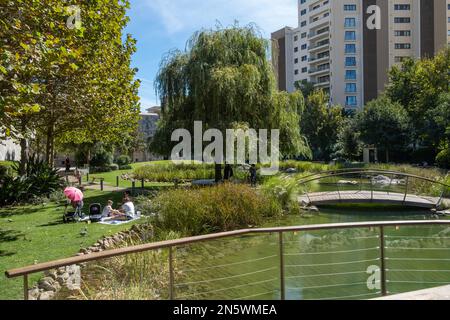 Il parco paesaggistico del Commonwealth a Gibilterra. Situato all'interno delle antiche mura della città, offre una tranquilla area ricreativa verde per tutti. Foto Stock