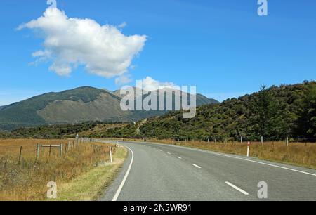 Strada nel paese, Nuova Zelanda Foto Stock