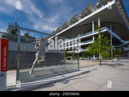 Statua di Rafael Nadal nei campi da tennis Roland Garros Foto Stock