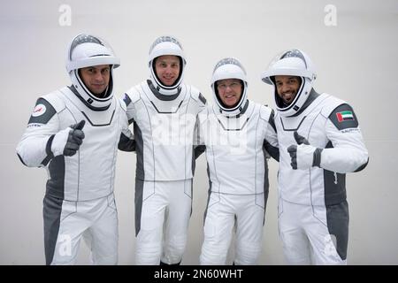 Stati Uniti. 30th Jan, 2023. I quattro membri dell'equipaggio che compongono lo SpaceX Crew-6 Mission Specialist Andrey Fedyaev, il pilota William Hoburg, il comandante Stephen Bowen, e lo Mission Specialist Sultan al Nedayi al Kennedy Space Center in Florida. Credit: SpaceX/ZUMA Press Wire Service/ZUMAPRESS.com/Alamy Live News Foto Stock