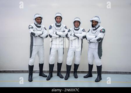 Stati Uniti. 30th Jan, 2023. I quattro membri dell'equipaggio che compongono lo SpaceX Crew-6 Mission Specialist Andrey Fedyaev, il pilota William Hoburg, il comandante Stephen Bowen, e lo Mission Specialist Sultan al Nedayi al Kennedy Space Center in Florida. Credit: SpaceX/ZUMA Press Wire Service/ZUMAPRESS.com/Alamy Live News Foto Stock