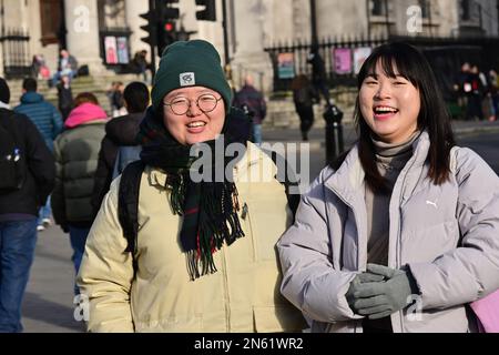 Westminster, Londra, Regno Unito, febbraio 9 2023. Turisti a Trafalgar Square, Londra, Regno Unito. Data foto scattata: Febbraio 9 2023. Foto Stock