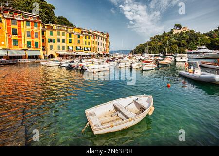 Il pittoresco villaggio di Portofino sulla Riviera Italiana, Genova, Liguria, Italia. Foto Stock