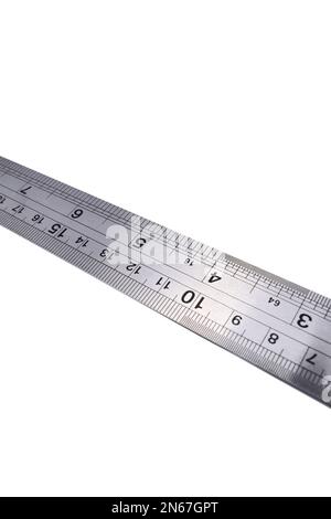 Ferro Ruler isolato sfondo bianco. L'unità è in centimetri e pollici. Foto Stock