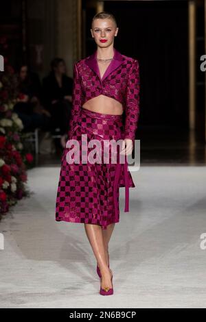 New York, Stato di Vereinigte. 09th Feb, 2023. CHRISTIAN SIRIANO Autunno-Inverno 2023-2024 Runway durante la settimana della moda di New York il 2023 febbraio - New York; USA 09/02/2023 Credit: dpa/Alamy Live News Foto Stock