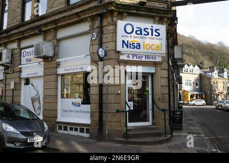 Oasis Nisa Carlton Street, posizione di Happy Valley. Hebden Bridge, West Yorkshire, Regno Unito Foto Stock