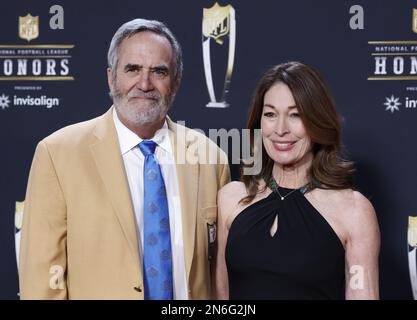 Phoenix, Stati Uniti. 08th Feb, 2023. DaN Fouts arriva sul tappeto rosso ai 12th NFL Honors annuali a Phoenix, Arizona, giovedì 9 febbraio 2023. I Philadelphia Eagles suoneranno i Kansas City Chiefs nel Super Bowl LVII allo state Farm Stadium di Glendale, Arizona, domenica 12th febbraio 2023. Foto di John Angelillo/UPI Credit: UPI/Alamy Live News Foto Stock