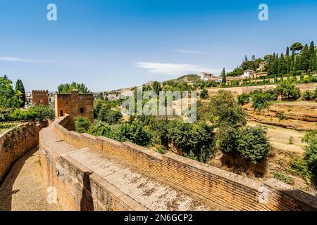 Mura del complesso del palazzo moresco chiamato Alhambra a Granada, Spagna Foto Stock