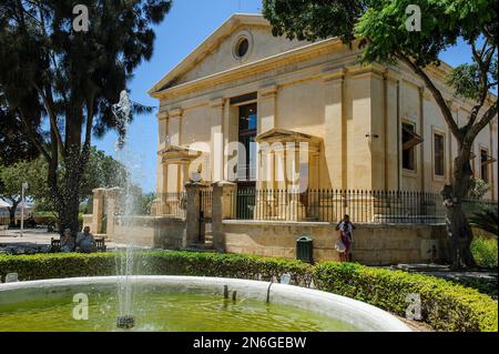 Financial Institution Stock Exchange of Malta Stock Exchange in ex chiesa storica Garrison Chapel vicino ai Giardini superiori di Barraka, la Valletta Foto Stock