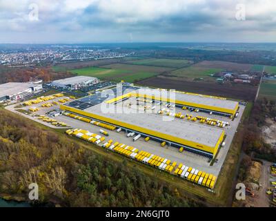 Vista aerea, centro di spedizione di Deutsche Post e DHL, Obertshausen, Assia, Germania Foto Stock