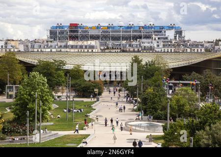 Les Halles, Centre Georges Pompidou (Beaubourg) sullo sfondo, Parigi, Francia Foto Stock