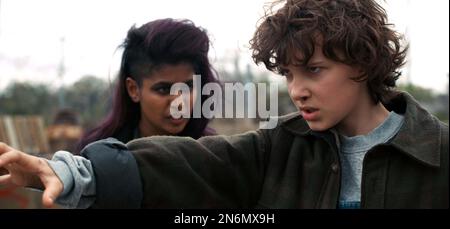 STRANGER THINGS (TV) MILLIE BOBBY BROWN COLLEZIONE NETFLIX/MOVIESTORE Foto Stock