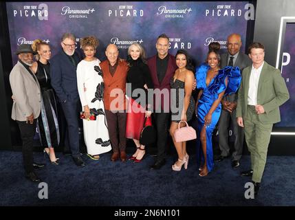 Los Angeles, Stati Uniti. 09th Feb, 2023. (L-R) STAR TREK: PICARD Cast - Levar Burton, Jeri Ryan, Jonathan Frakes, Michelle Hurd, Sir Patrick Stewart, Gates McFadden, Todd Stashwick, mica Burton, Ashlei Sharpe Chestnut, Michael Dorn e ed Speleers al PARAMOUNT Original Series' STAR TREK: Prima della stagione finale PICARD tenutasi al TCL Chinese Theatre di Hollywood, CA giovedì 9 febbraio 2023. (Foto di Sthanlee B. Mirador/Sipa USA) Credit: Sipa USA/Alamy Live News Foto Stock