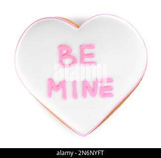 Bellissimo cookie a forma di cuore con frase Be Mine su sfondo bianco, vista dall'alto. Offerta di San Valentino Foto Stock