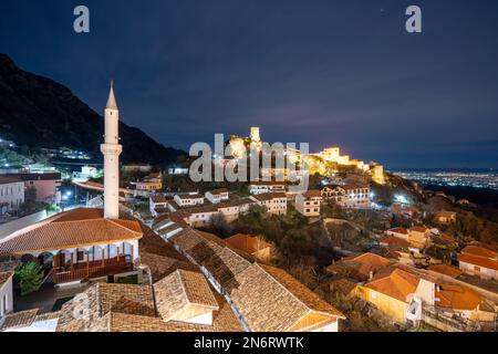 Veduta aerea del castello di Kruja e del bazar, Albania Foto Stock