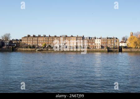 17 Case a schiera georgiane (di grado II) su Hammersmith Terrace, Hammersmith, Londra, W6, Inghilterra, REGNO UNITO Foto Stock