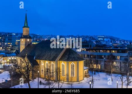 Tromso, Norvegia, marzo 7th 2022: Cattedrale in stile gotico revival, costruita nel 1861 dall'architetto Christian Heinrich Grosch Foto Stock