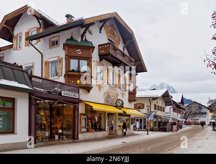 Garmisch-Partenkirchen durante l'inverno, Baviera, Germania Foto Stock