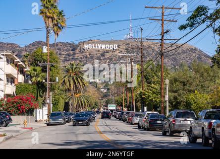 Un'immagine del segno di Hollywood come visto da North Beachwood Drive. Foto Stock