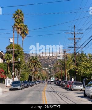 Un'immagine del segno di Hollywood come visto da North Beachwood Drive. Foto Stock