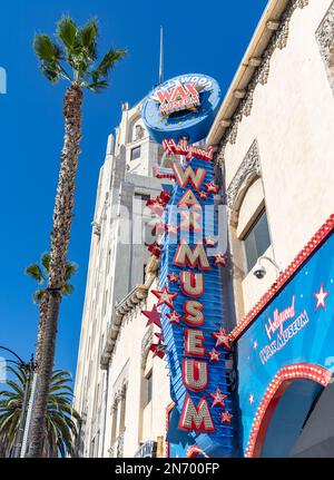 Un'immagine del segno per il Museo delle cere di Hollywood, a Hollywood. Foto Stock