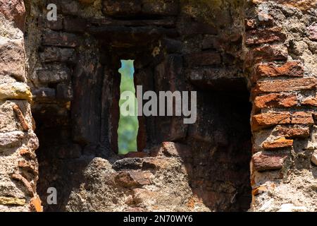 Bergheim, una piccola città sulla strada dei vins in Alsazia con edifici medievali, un muro difensivo e un'atmosfera incantevole Foto Stock