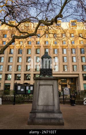 John Cartwright. Statua, Cartwright Gardens, un parco a forma di mezzaluna a Bloomsbury, Londra, Inghilterra, Regno Unito Foto Stock