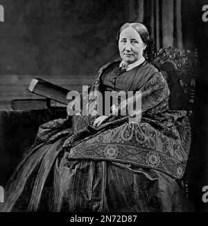 Elizabeth Cleghorn Gaskell, (nata Stevenson; 1810-1865), 1860. Elizabeth Gaskell, spesso chiamata Mrs Gaskell, è stata una romanziera inglese e scrittrice di brevi storie durante l'era vittoriana. Foto Stock