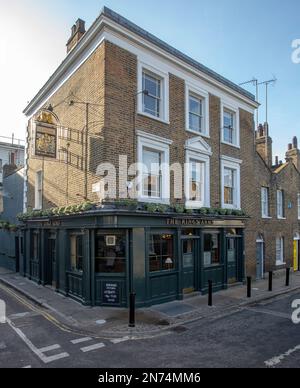 Esterno del pub Kings Arms in Roupell Street, Londra, Regno Unito. Foto Stock