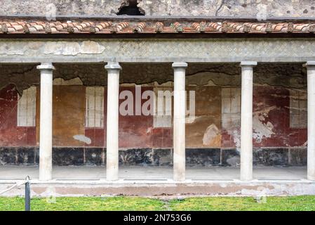 Oplontis, Italia, bella facciata della famosa Villa Oplontis vicino a Pompei, Italia Meridionale Foto Stock