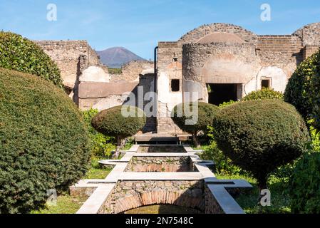 Pompei, Italia, Giardino e piscine dell'antica villa Praedia ofGiulia Felice a Pompei, Italia Meridionale Foto Stock