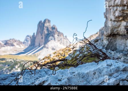 Resti di fortificazioni militari sul Monte piano nelle Alpi dolomitiche, costruite durante la prima guerra mondiale, il Tirolo meridionale Foto Stock