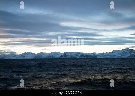 Isola di Skjervøya. Kvænangen fiordo. Norvegia, Scandinavia Foto Stock