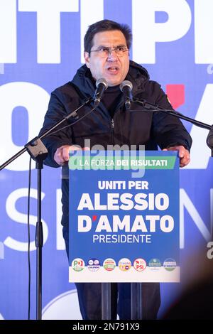 Roma, Italia. 10th Feb, 2023. Alessio D'Amato partecipa al rally di chiusura della campagna elettorale per le elezioni della Regione Lazio nel quartiere di Garbatella a Roma (Foto di Matteo Nardone/Pacific Press/Sipa USA) Credit: Sipa USA/Alamy Live News Foto Stock