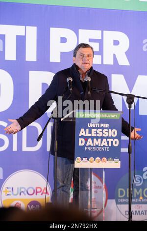 Roma, Italia. 10th Feb, 2023. Carlo Calenda partecipa al rally di chiusura della campagna elettorale per le elezioni della Regione Lazio nel distretto di Garbatella di Roma (Foto di Matteo Nardone/Pacific Press/Sipa USA) Credit: Sipa USA/Alamy Live News Foto Stock