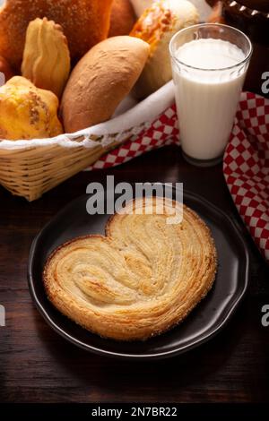 Oreja. Pane dolce messicano fatto con pasta sfoglia, il suo nome deriva dalla sua forma simile a quella delle orecchie, di origine francese, dove è noto come Elefa Foto Stock