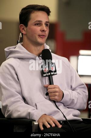 Arizona, Stati Uniti, Stati Uniti. 10th Feb, 2023. (SPO) giocatori di calcio NFL a Superbowl esperienza in Arizona . 10 febbraio 2023, Phoenix, Arizona, USA: Brock Purdy (in maglia di sudore grigio chiaro), 49ers quarto di schiena che è stato NFL su Fox Offensive Rookie of the Year Award .with Drew Brees (camicia colorata) in pensione Orleans Saints vincitore del quarto di Super Bowl XLIV durante Super Bowl LVII Experience in Arizona.Credit: Niyi Fote/Thenews2 (Credit Image: © Niyi Fote/TheNEWS2 via ZUMA Press Wire) SOLO PER USO EDITORIALE! Non per USO commerciale! Foto Stock