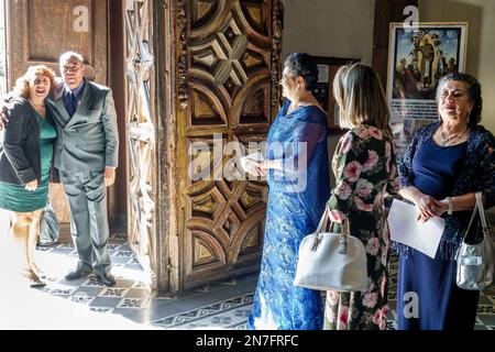 San Miguel de Allende Guanajuato Messico, Historico Centro storico zona Centro, Templo Iglesia de San Francisco ingresso chiesa, ospiti di matrimonio, m Foto Stock