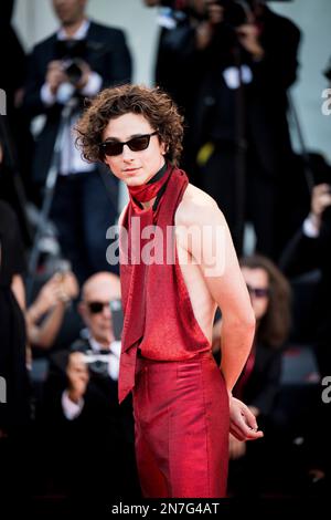 Il cast di 'ossa e tutto' sul tappeto rosso di Venezia 79, la Biennale di Venezia 2022, Venezia, Italia Foto Stock