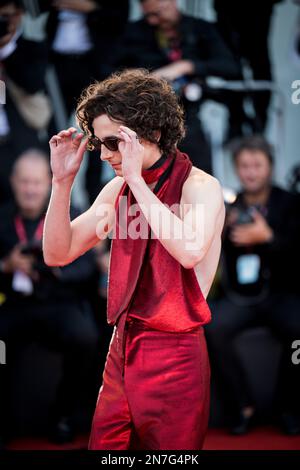 Il cast di 'ossa e tutto' sul tappeto rosso di Venezia 79, la Biennale di Venezia 2022, Venezia, Italia Foto Stock