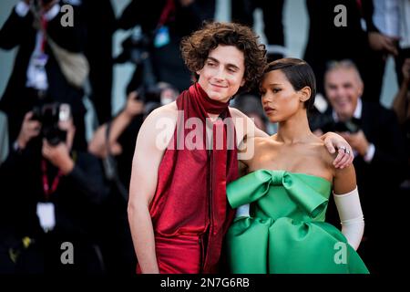 Il cast di 'ossa e tutto' sul tappeto rosso di Venezia 79, la Biennale di Venezia 2022, Venezia, Italia Foto Stock